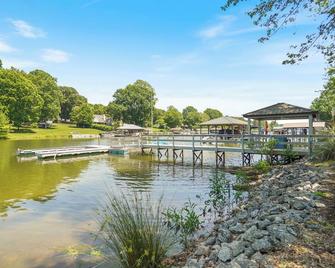 Private dock, hot tub, game room, paddle boat & fire pit! - Lake Norman of Catawba - Outdoors view
