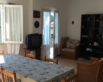 First floor apartment near the beach - Marina Di Pietrasanta - Salle à manger