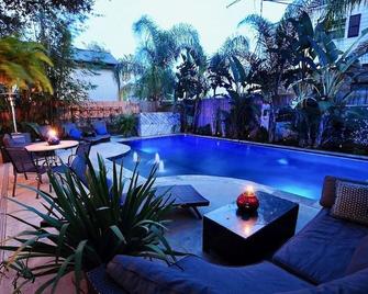 The Dragonfly Treme Guest House - نيو اورليانز - حوض السباحة