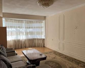 Secure and Clean Apartment in a Safe District - Tashkent - Living room