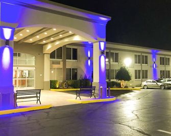 Studio 6 Suites Tupelo Ms North - Tupelo - Gebäude