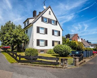 Holiday / Trade apartment near Cologne Messe Airport - Rösrath - Gebäude