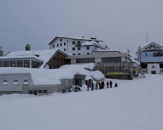 Hotel Lo Stambecco - Breuil-Cervinia - Building