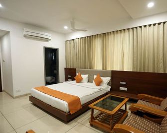 Hotel Avista - Vadodara - Schlafzimmer