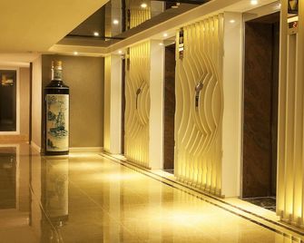 Riviera Hotel Macau - Macau - Hallway