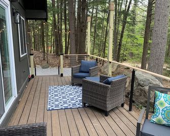 Modern Chalet: 3-Bdrm Dog Friendly- Luxury & Affordability Combined - Madison - Balcon