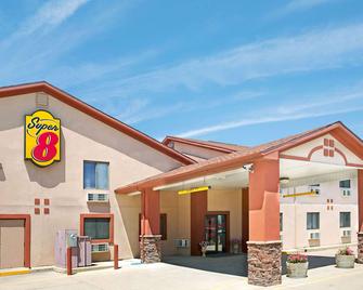 Super 8 by Wyndham Longmont/Del Camino - Longmont - Building