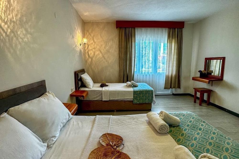 Ergül Motel - Küçükkuyu - Bedroom