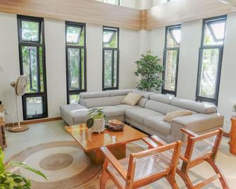 Villa Ferrer - Basco - Living room
