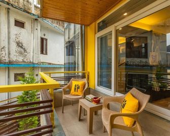 The Hosteller Mcleodganj, Bhagsu Waterfall - Dharamshala - Balcony