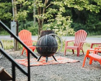 Pet Friendly Keuka Wagon - Penn Yan - Patio