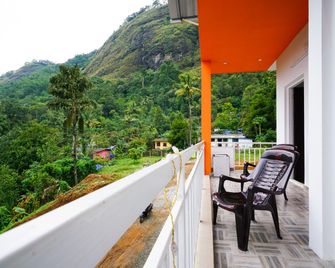 Summer Cool Villa Munnar - Munnar - Balcony