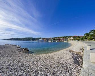 Apartments and rooms by the sea Sumartin, Brac - 13285 - Selca - Beach