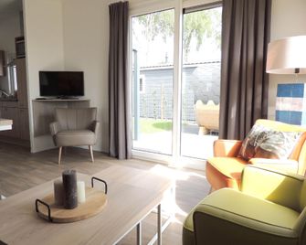 Atmospheric Chalet with Porch near Veluwe - Voorthuizen - Living room