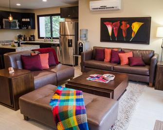 Charming 2-bedroom condo with WiFi, AC in wonderful Puerto Aventuras - Puerto Aventuras - Pokój dzienny