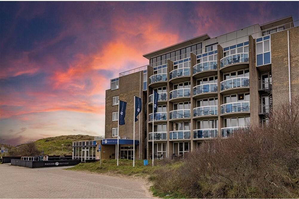Modern Oasis Retreat Perfect for Scenic Walks and Cycling - Steps from Beach - Wijk aan Zee - Budova