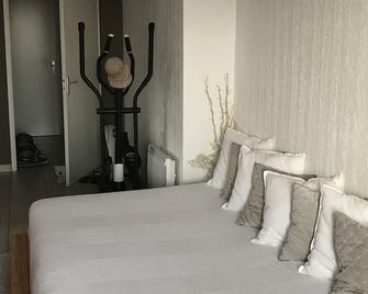 Very nice apartment with terrace and pool - Lagardelle-sur-Lèze - Habitación