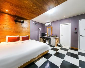 Hotel Cloud 9 - Gimhae - Habitación