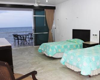 Mango's Beach House. Beach Front, Ocean View, Wifi, Sat Tv. - Chicxulub Puerto - Bedroom