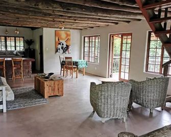 Nature Lovers Paradise - Gillitts - Sala de estar