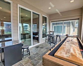 Gold Beach Townhome with Ocean Views and Sunroom! - Gold Beach