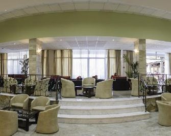 Angela Beach Hotel & Apts - Roda - Lobby