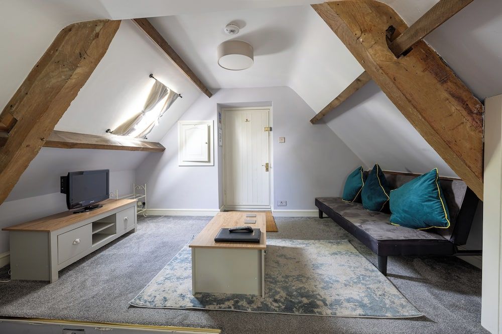 The Coach House - Corsham - Вітальня
