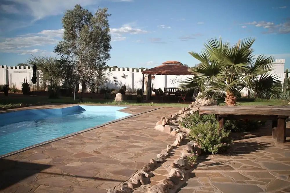 Sweet Thorn Retreat Airport Lodge - Voigtland - בריכה