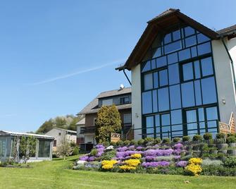 Apartment yard Spriestersbach, beautiful, peaceful countryside location - Rettert - Edificio