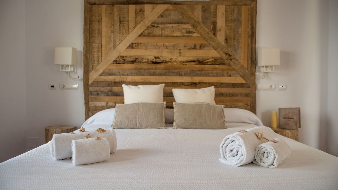 هوستل لا توري