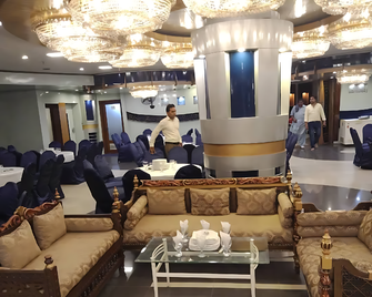 Al Safina Hotel Lahore - Láhaur - Salónek