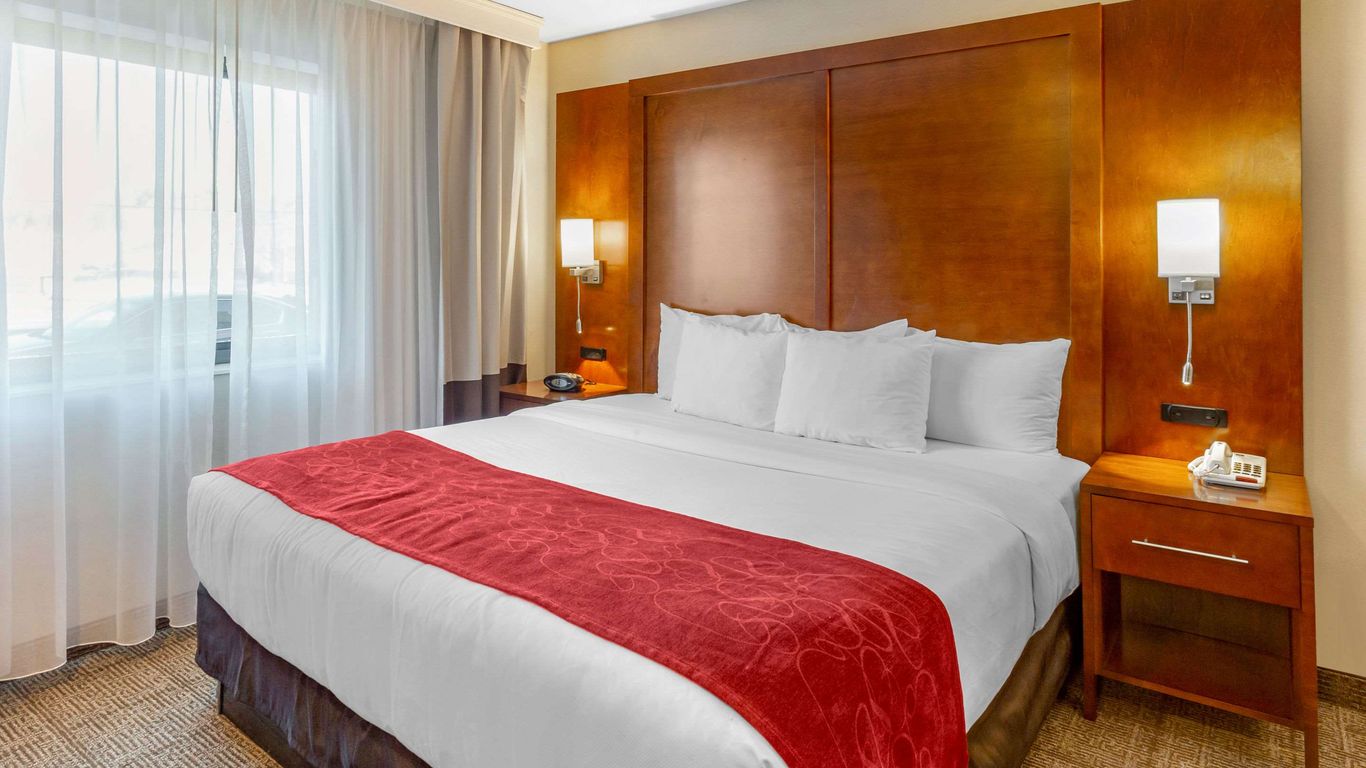 Comfort Suites Oakbrook Terrace near Oakbrook Center