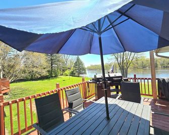 Beautiful Spacious Mississippi River Retreat - Ramsey - Balcón