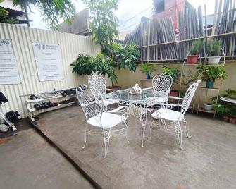 Bed and Brewhouse Sucat - Manila - Patio
