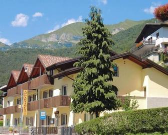 Residence Palafitte in Molina di Ledro-ex TUI - Pieve di Ledro - Edificio