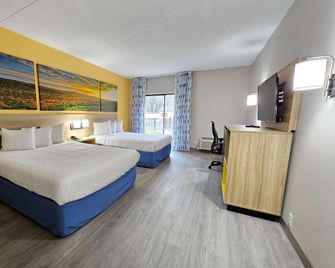 Days Inn by Wyndham Berlin Meriden - Berlin - Спальня