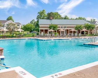 Hilton Vacation Club Greensprings Williamsburg - וויליאמסברג - בריכה