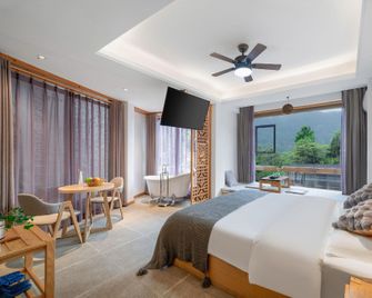 Mountain Breeze & Moonlit Garden (Xijiang Miao Village Viewpoint) - Luxury Panoramic Courtyard - Qiandongnan - Bedroom