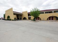 Americas Best Value Inn & Suites Yukon Oklahoma City - Yukon - Building
