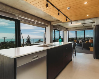 The Coomber - Apartments & Studios - New Plymouth - Kitchen