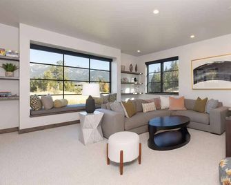 Luxury Big Sky Mountain Farmhouse - Gallatin Gateway - Sala de estar