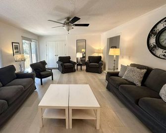 Jonathan Livingston Seagull: Dog friendly single story home. - Ocracoke - Sala de estar