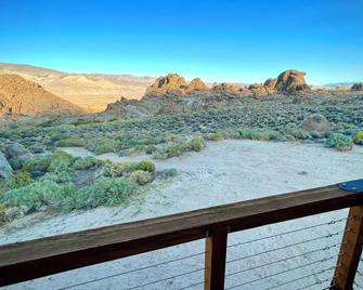 Nestled In Nature With Views Of The Alabama Hills, Sierras And Inyo Mountains - Lone Pine - Балкон