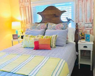 Charming 1935 Florida Cottage overlooking Lake Tulane - Avon Park - Bedroom