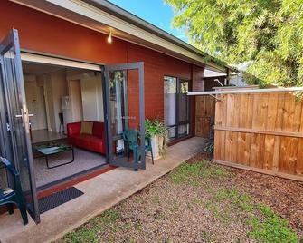 Rise n Shine - Affordable 50sqm Garden Apartment - Port Pirie - Binnenhof