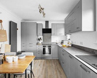 Swan's Nest - Salcombe - Kitchen