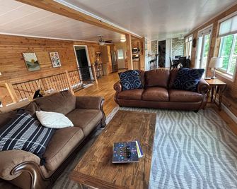 Your Lakeside Retreat for Family & Friends, 8Beds, Lake Access, Blackstone Grill - Harrodsburg - Sala de estar