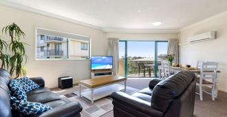 Sunshine Towers Holiday Apartments - Maroochydore - Σαλόνι