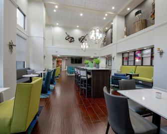Hampton Inn & Suites Lafayette - לאפאייט - מסעדה