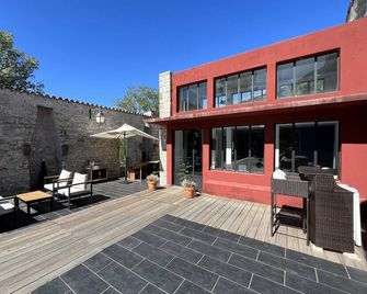 Le Mas de Jalès: A blend of traditional stonework and contemporary art - Berrias-et-Casteljau - Patio